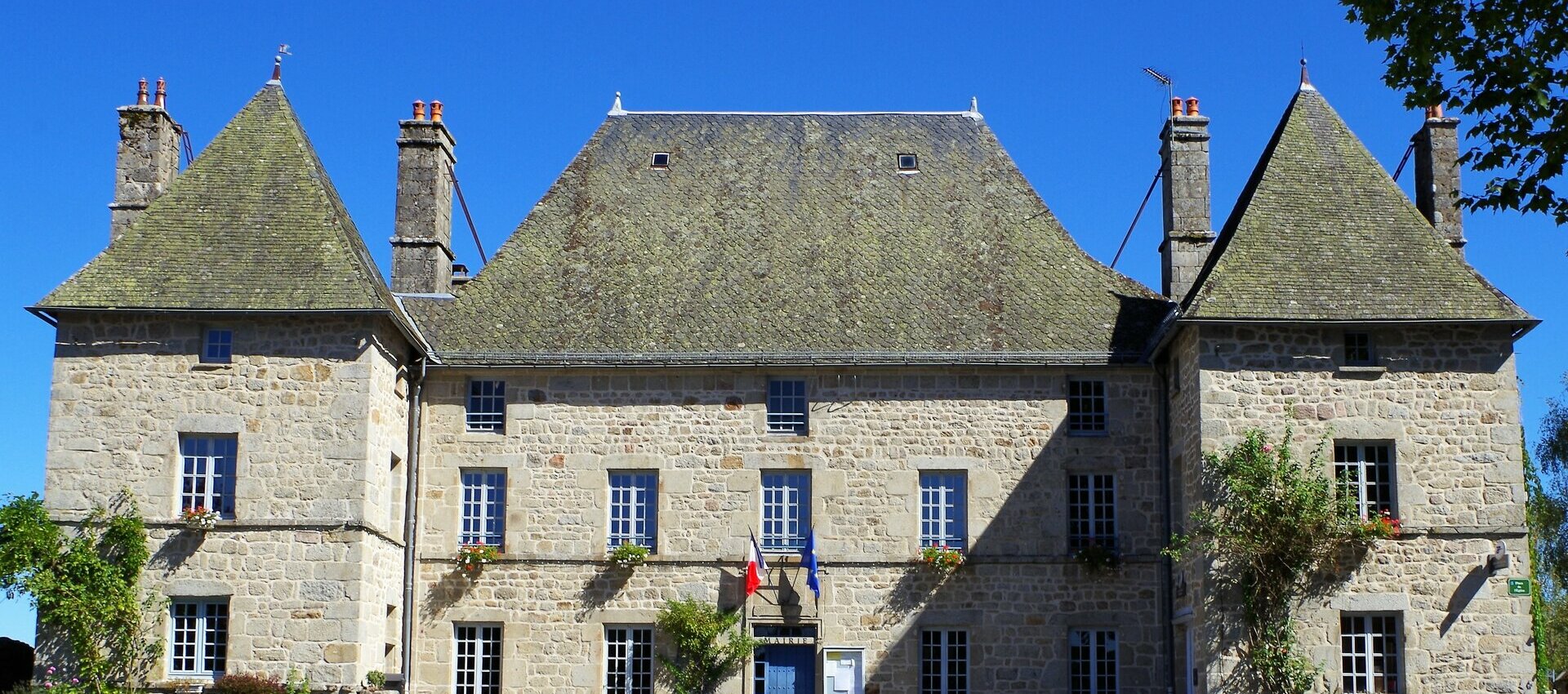 Mairie de Liginiac en Corréze dans le 19